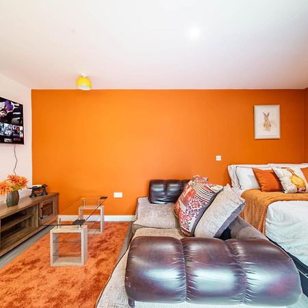 Corner Studio Apartment In Шефилд Екстериор снимка
